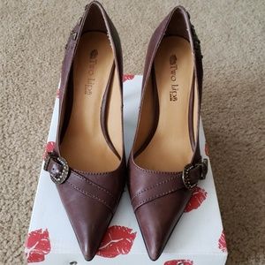 Two lips shoes